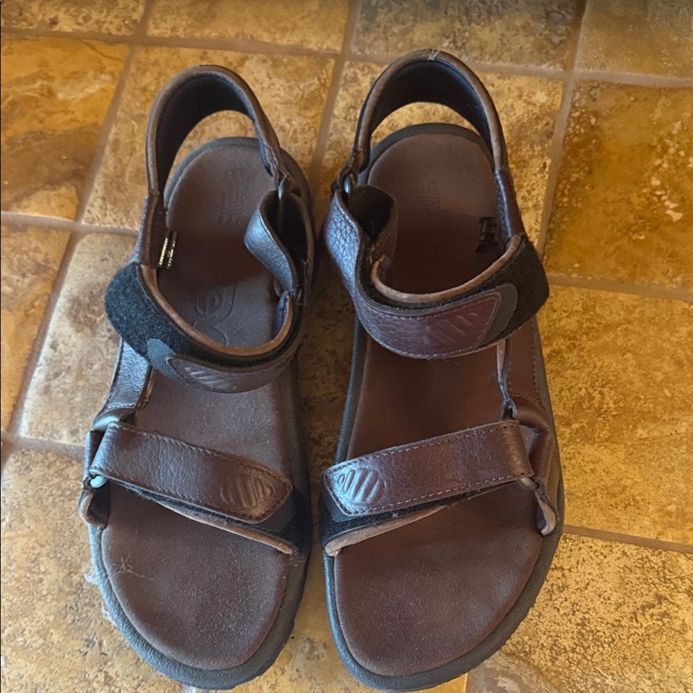 Teva “Sidewalk-Leather” Espresso Leather Sandals Size 13 Never Worn